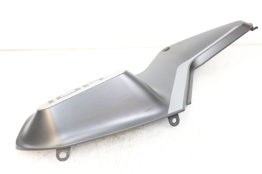 photo de FRONTVERKLEIDUNG RECHTS HUSQVARNA SVARTPILEN 401 (2018 - 2023) - Details der Befestigungspunkte