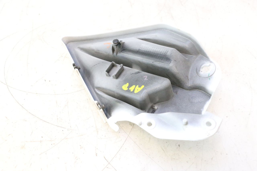 photo de SEITENVERKLEIDUNG VORNE RECHTS UNTEN YAMAHA FZ8 800 (2010 - 2016) - Technische Nahaufnahme