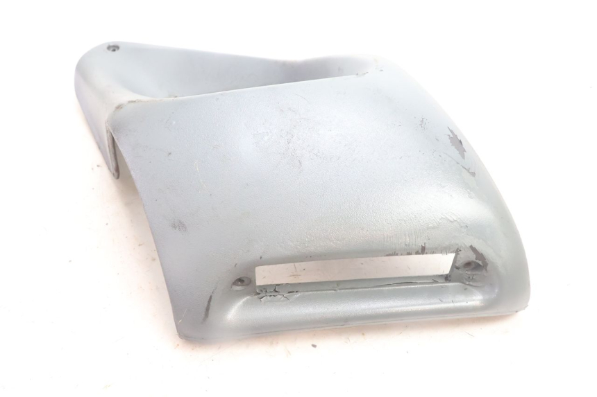 photo de SEITENVERKLEIDUNG VORNE RECHTS UNTEN GILERA RUNNER SP 50 (2002 - 2004) - Zoom auf Gebrauchszustand