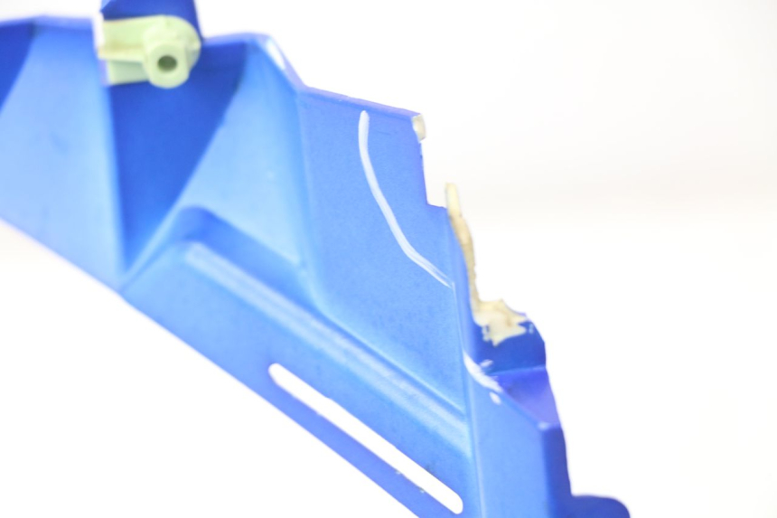 photo de FRONTVERKLEIDUNG RECHTS PEUGEOT JET FORCE CARBU 50 (2003 - 2016) - Detailansicht des Bauteils