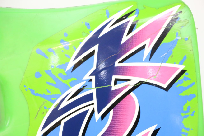 photo de FRONTVERKLEIDUNG RECHTS KAWASAKI KDX 125 (1990 - 1991) - Details der Befestigungspunkte