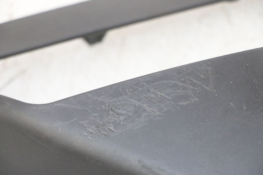 photo de FRONTVERKLEIDUNG RECHTS GILERA NEXUS 125 (2009 - 2013) - Zoom auf Gebrauchszustand