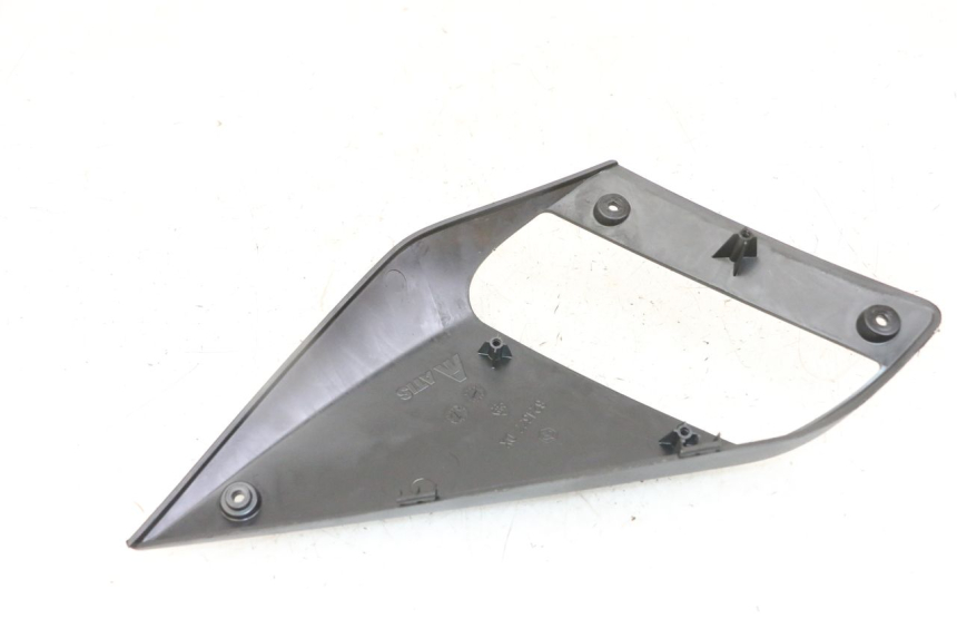 photo de FRONTVERKLEIDUNG RECHTS GILERA NEXUS 125 (2009 - 2013) - Details der Befestigungspunkte