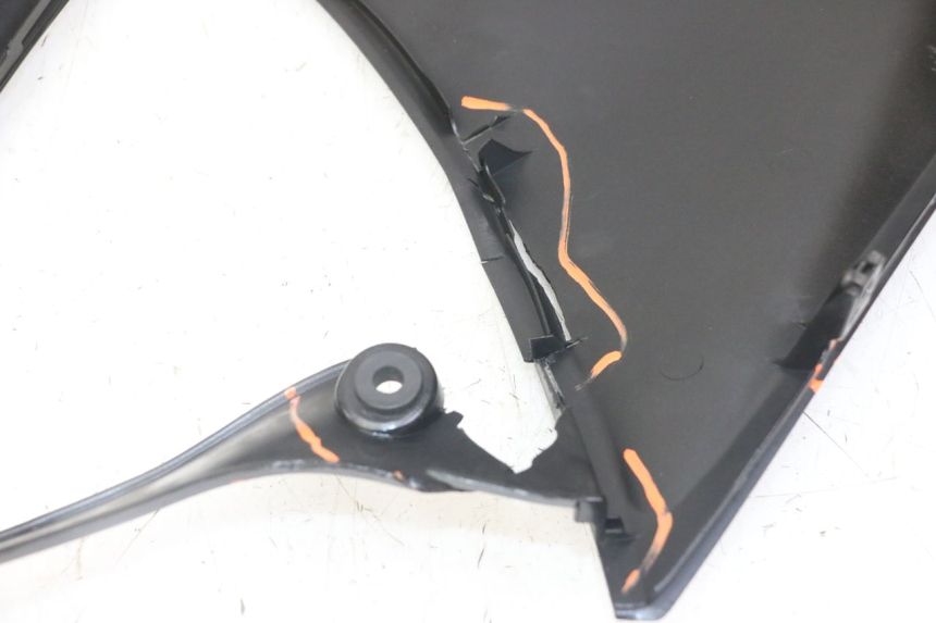 photo de FRONTVERKLEIDUNG RECHTS HONDA NTV DEAUVILLE ABS 700 (2007 - 2016) - Zoom auf Gebrauchszustand