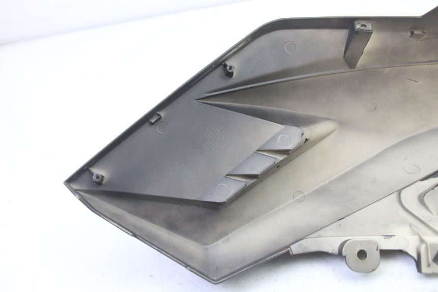 photo de VORDERER RECHTER SEITENTEIL MAG POWER R-STREET 50 (2016 - 2025) - Details der Befestigungspunkte