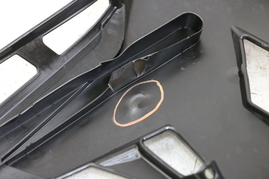 photo de FRONTVERKLEIDUNG RECHTS SHERCO SM-R 50 (2013 - 2017) - Zoom auf Gebrauchszustand