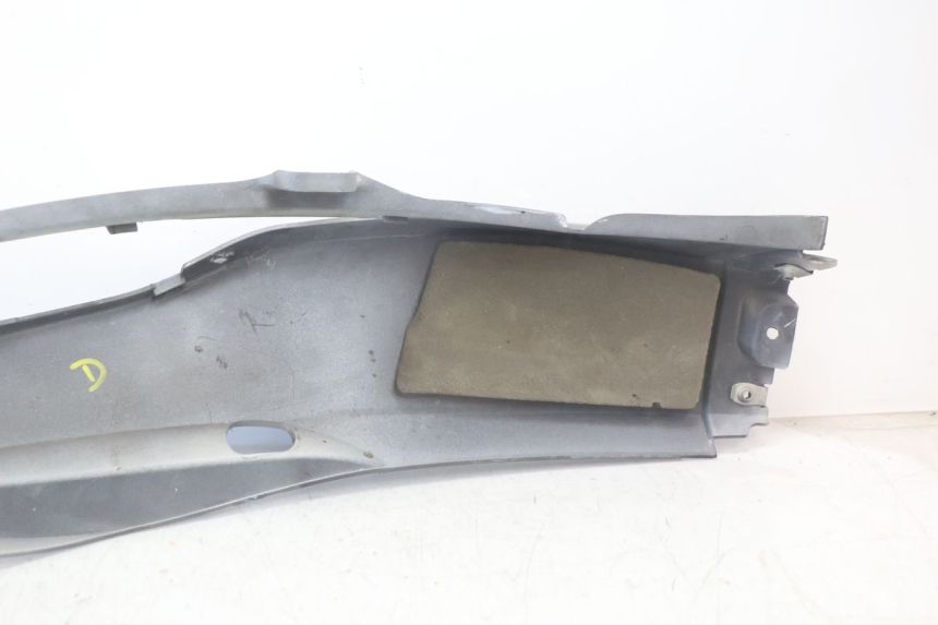photo de FRONTVERKLEIDUNG RECHTS CAN-AM SPYDER RS 1000 (2008 - 2012) - Details der Befestigungspunkte