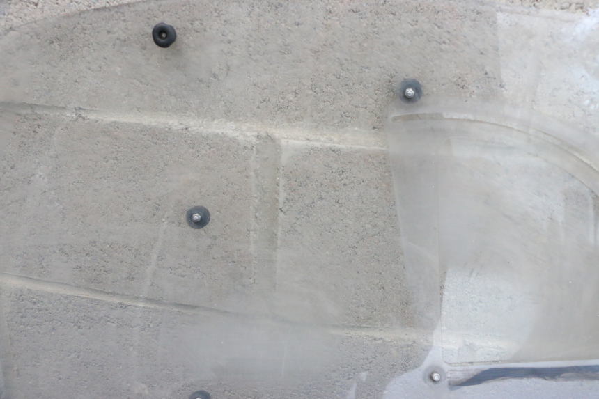 photo de FRONTVERKLEIDUNG RECHTS RENAULT TWIZY 45 (2012 - 2019) - Details der Befestigungspunkte