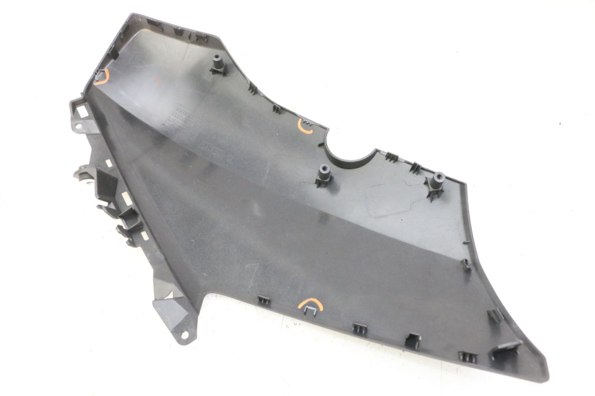 photo de FRONTVERKLEIDUNG RECHTS YAMAHA XMAX X-MAX 125 (2021 - 2025) - Zoom auf Gebrauchszustand