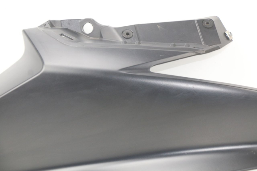 photo de FRONTVERKLEIDUNG RECHTS YAMAHA XP T-MAX TMAX 500 (2008 - 2012) - Details der Befestigungspunkte