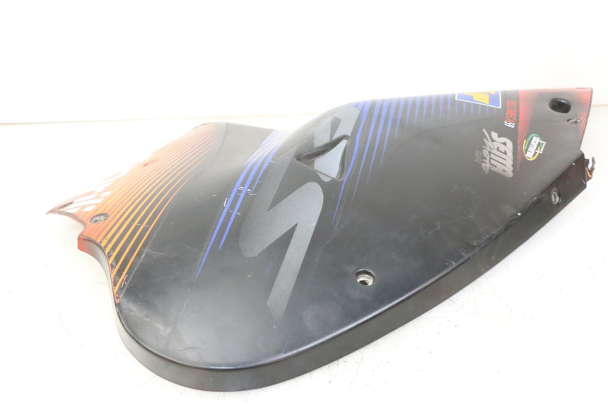 photo de FRONTVERKLEIDUNG LINKS APRILIA RS 50 (1999 - 2005) - Details der Befestigungspunkte