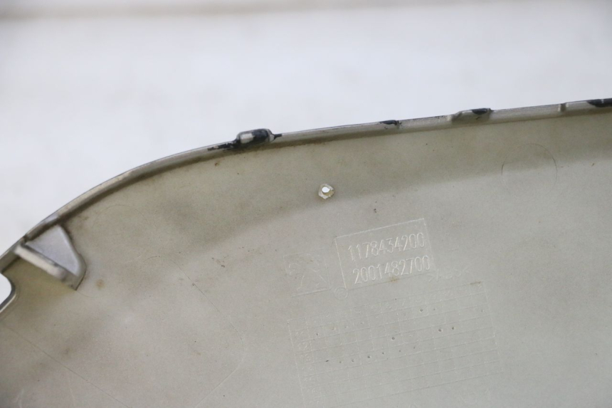 photo de FRONTVERKLEIDUNG LINKS PEUGEOT CITYSTAR 50 (2013 - 2017) - Zoom auf Gebrauchszustand