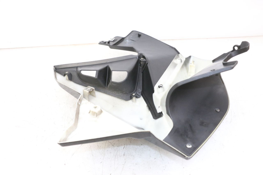 photo de FRONTVERKLEIDUNG LINKS EBROH BRAVO GLE 1 (2020 - 2024) - Details der Befestigungspunkte