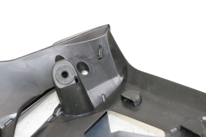 photo de FRONTVERKLEIDUNG LINKS SUZUKI GSR 750 (2011 - 2017) - Details der Befestigungspunkte