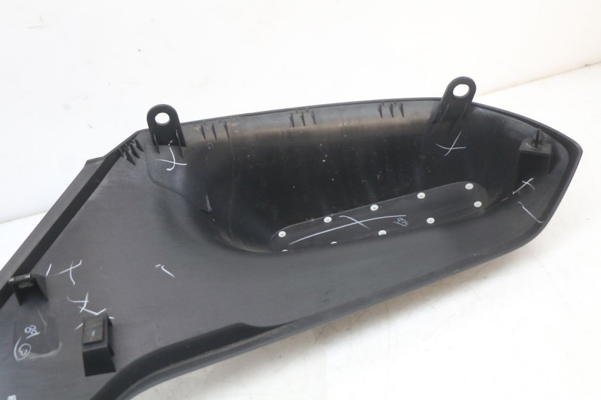 photo de FRONTVERKLEIDUNG LINKS HUSQVARNA SVARTPILEN 401 (2018 - 2023) - Oberflächenzustand und Material