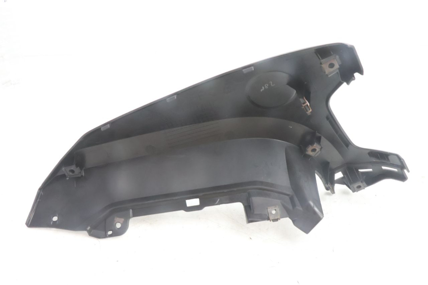photo de SEITENVERKLEIDUNG VORNE LINKS UNTEN YAMAHA N-MAX NMAX 125 (2021 - 2024) - Details der Befestigungspunkte