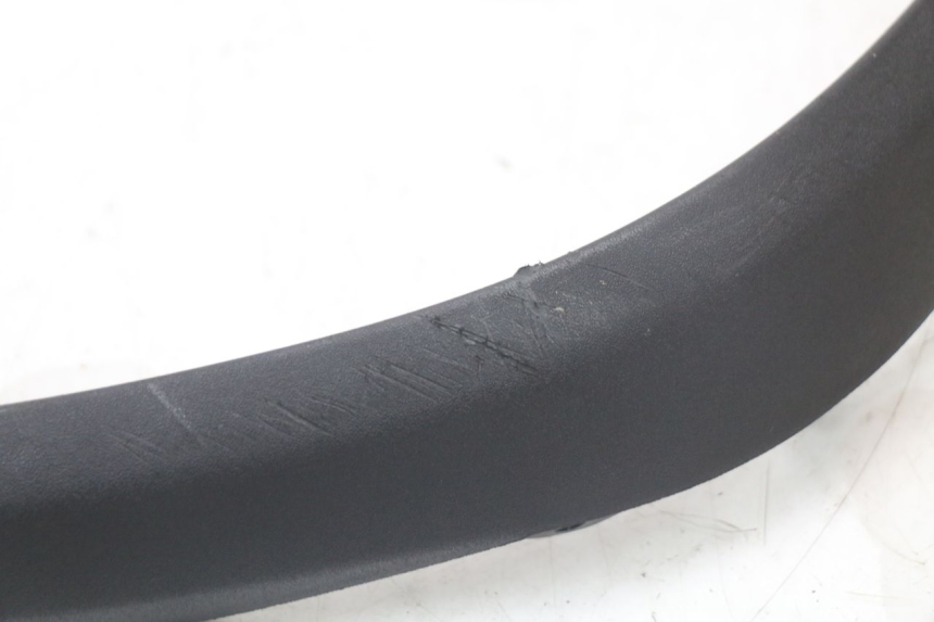 photo de FRONTVERKLEIDUNG LINKS PIAGGIO MP3 HPE 350 (2018 - 2020) - Zoom auf Gebrauchszustand