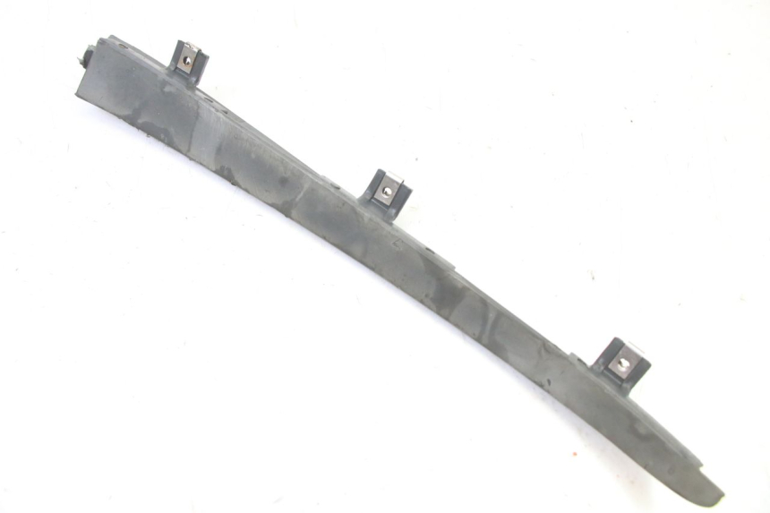 photo de FRONTVERKLEIDUNG LINKS PIAGGIO SUPER LX 125 (2000 - 2003) - Details der Befestigungspunkte