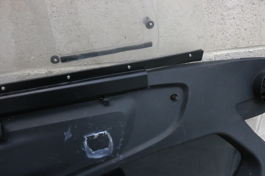 photo de FRONTVERKLEIDUNG LINKS RENAULT TWIZY 45 (2012 - 2019) - Zoom auf Gebrauchszustand