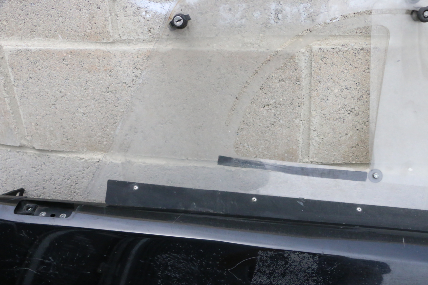 photo de FRONTVERKLEIDUNG LINKS RENAULT TWIZY 45 (2012 - 2019) - Details der Befestigungspunkte