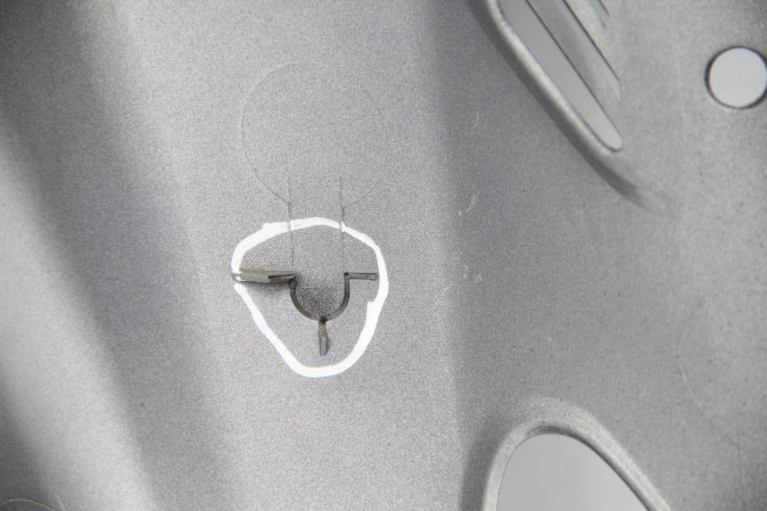 photo de FRONTVERKLEIDUNG LINKS SUZUKI UC EPICURO 125 (1999 - 2003) - Zoom auf Gebrauchszustand