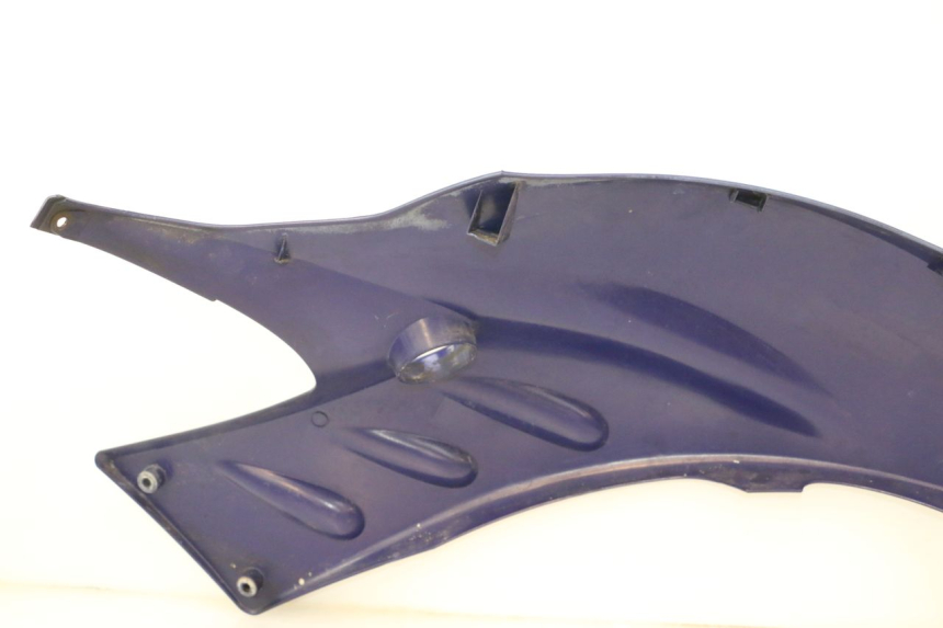 photo de FRONTVERKLEIDUNG LINKS YAMAHA WAVE RUNNER GP R 1200 (2000 - 2003) - Details der Befestigungspunkte