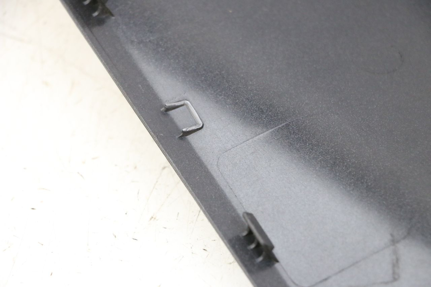 photo de FRONTVERKLEIDUNG LINKS YAMAHA XMAX X-MAX 125 (2021 - 2025) - Zoom auf Gebrauchszustand