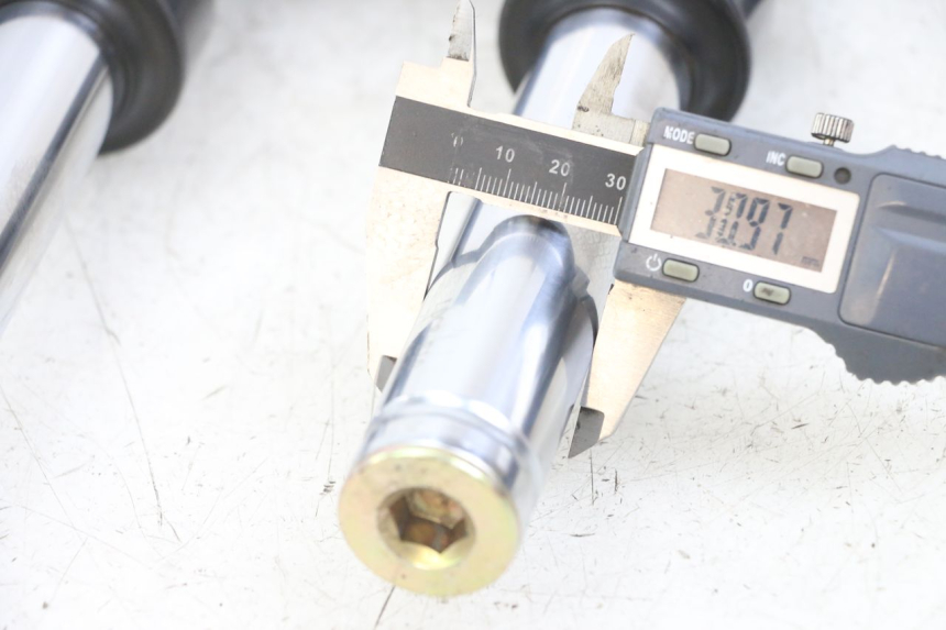 photo de GABELROHR KYMCO AGILITY 4T 50 (2018 - 2022) - Zoom auf Gebrauchszustand