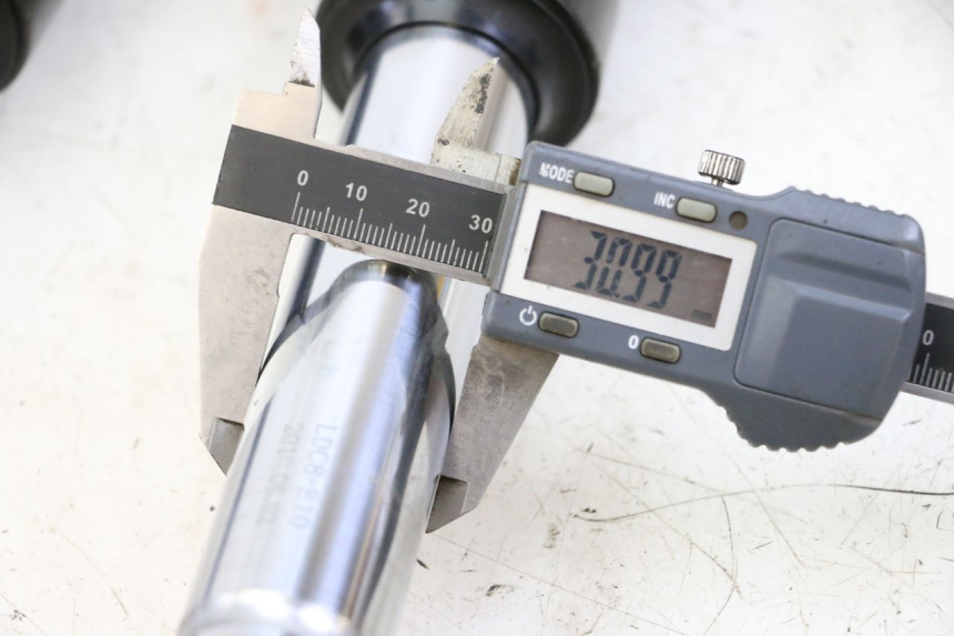 photo de Gabelrohr KYMCO AGILITY 4T 50 (2005 - 2018) - Zoom auf Gebrauchszustand