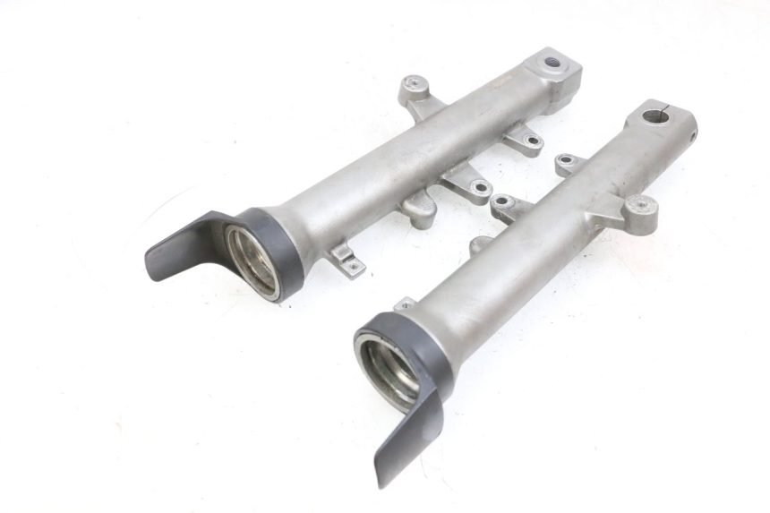 photo de STANDROHR SUZUKI BURGMAN EXECUTIVE ABS 650 (2006 - 2012) - Oberflächenzustand und Material