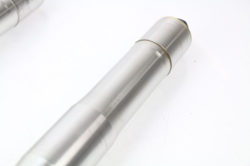 photo de STANDROHR HONDA CBR RR FIREBLADE 1000 (2006 - 2007) - Fokus auf die Struktur