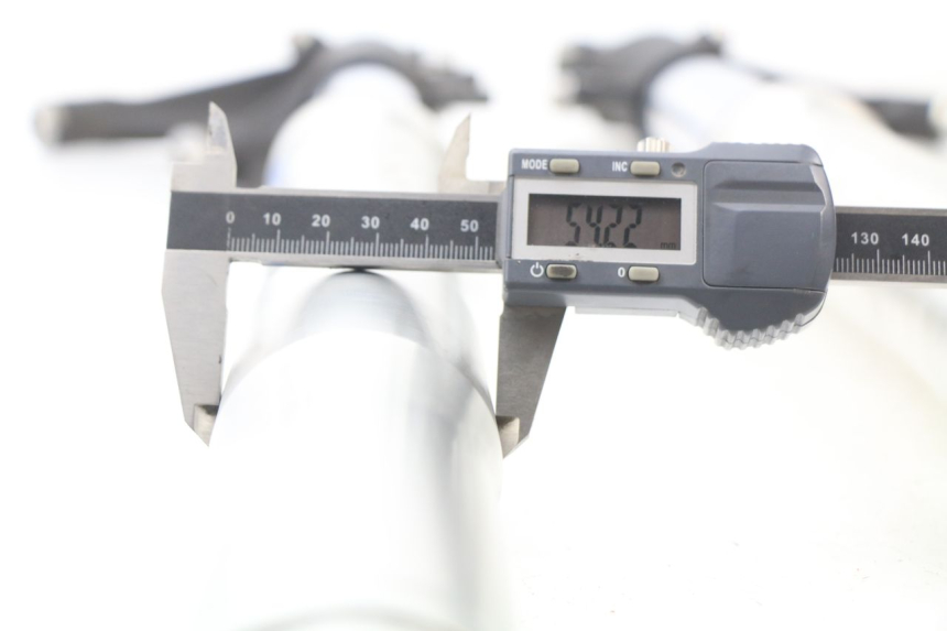 photo de STANDROHR HONDA CBR RR FIREBLADE 1000 (2006 - 2007) - Zoom auf Gebrauchszustand