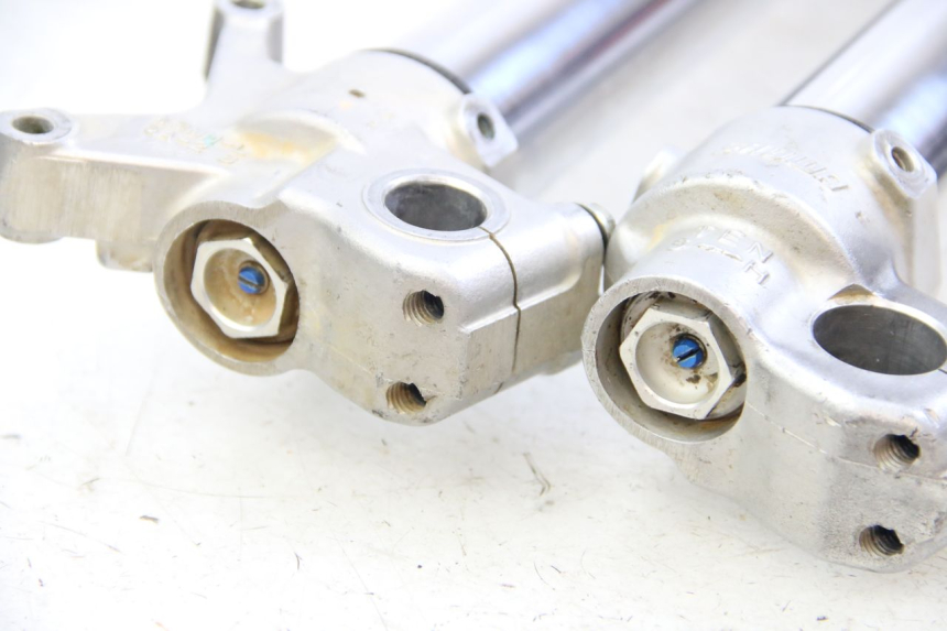 photo de GABELROHR HONDA CRF 250 (2010 - 2013) - Details der Befestigungspunkte