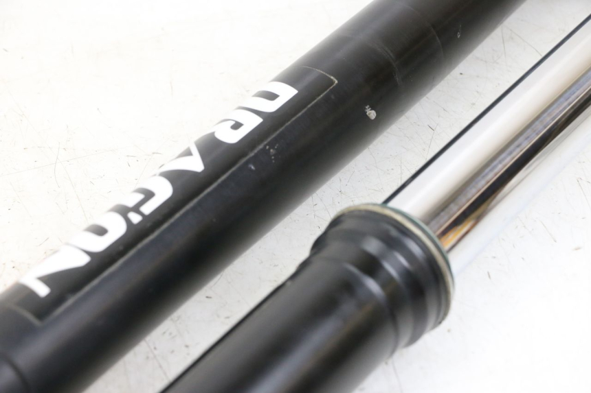 photo de STANDROHR HONDA CRF R 250 (2020 - 2021) - Hochauflösende Nahaufnahme