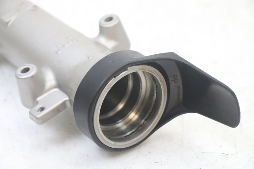 photo de STANDROHR RECHT SUZUKI GSF S BANDIT 600 (2000 - 2004) - Details der Befestigungspunkte