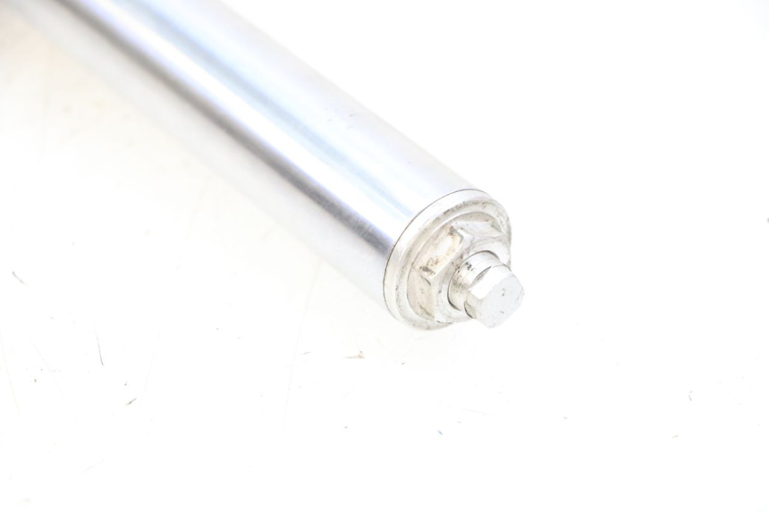 photo de STANDROHR RECHT YAMAHA TTR 125 (2000 - 2020) - Details der Befestigungspunkte