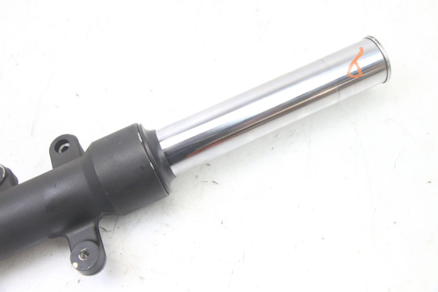 photo de STANDROHR RECHT YAMAHA X-MAX XMAX 125 (2010 - 2013) - Zoom auf Gebrauchszustand