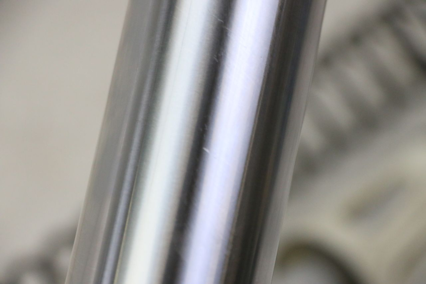 photo de STANDROHR RECHT YAMAHA YZF YZ-F 450 (2014 - 2016) - Details der Befestigungspunkte