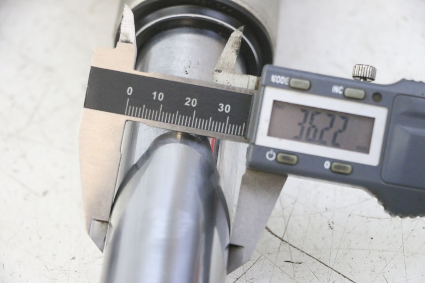 photo de STANDROHR PEUGEOT ELYSTAR 125 (2002 - 2007) - Detailansicht des Bauteils