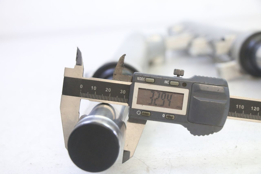 photo de STANDROHR HONDA FES S-WING SWING ABS 125 (2007 - 2015) - Hochauflösende Nahaufnahme