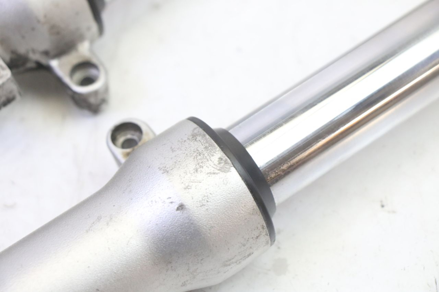 photo de STANDROHR HONDA FES S-WING SWING ABS 125 (2007 - 2015) - Details der Befestigungspunkte