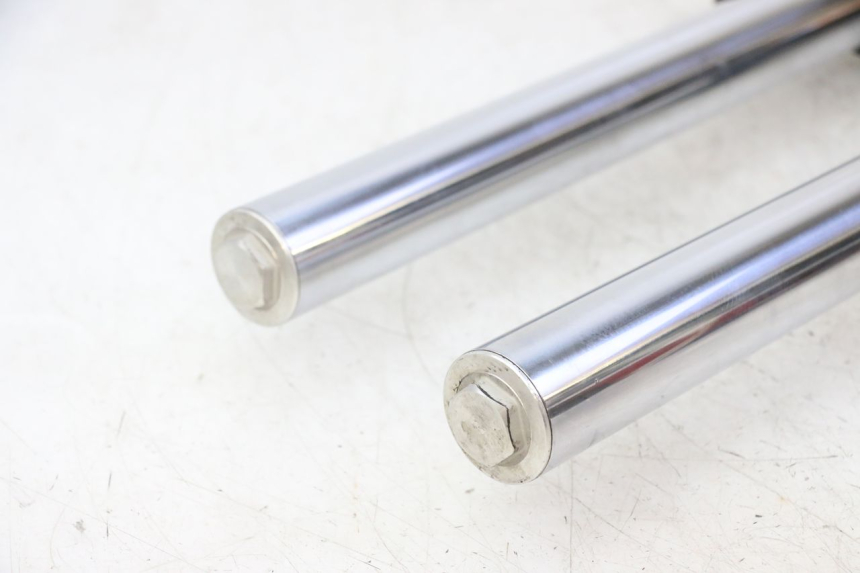 photo de STANDROHR YAMAHA FZ6 FAZER S2 600 (2007 - 2011) - Oberflächenzustand und Material