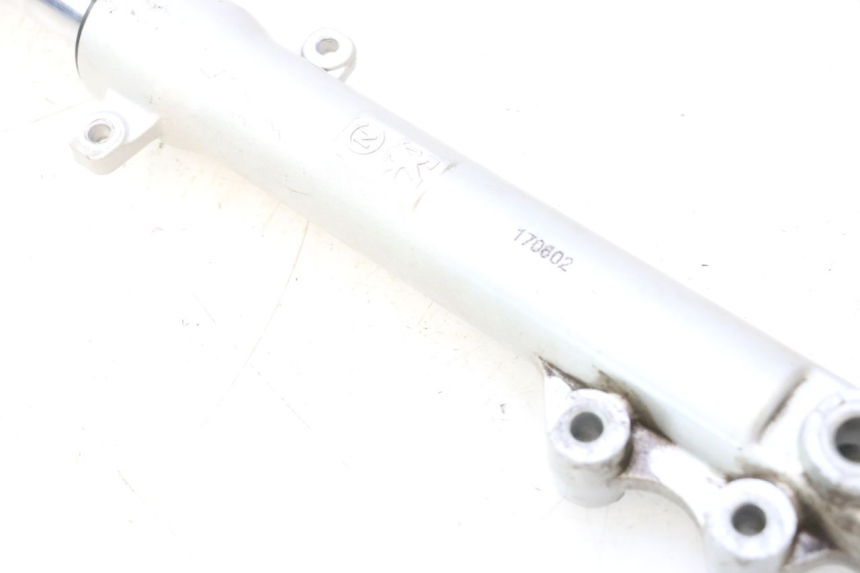 photo de STANDROHR LINK PEUGEOT KISBEE 4T 50 (2010 - 2017) - Zoom auf Gebrauchszustand