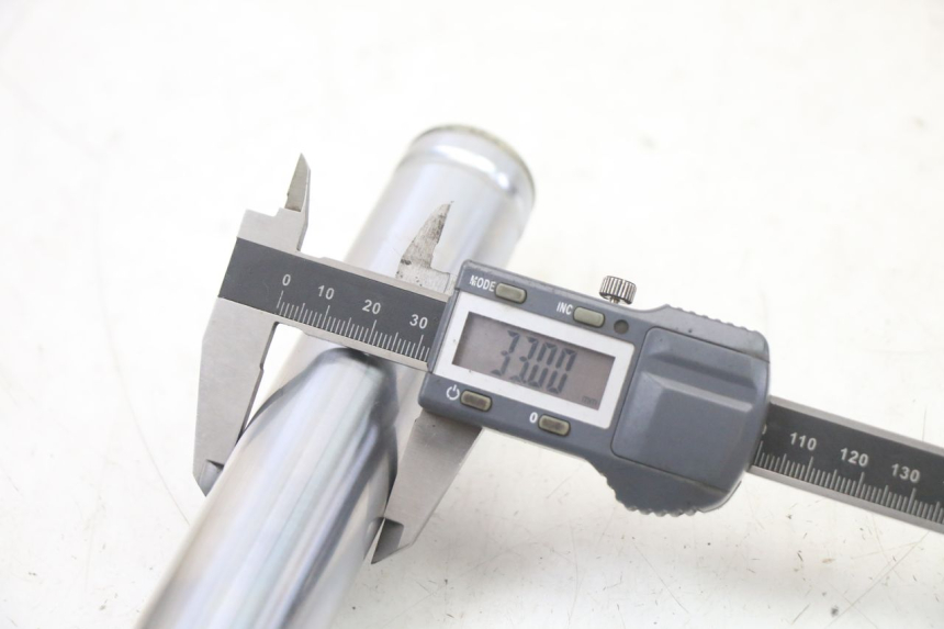 photo de STANDROHR LINK KYMCO GRAND DINK 125 (2008 - 2014) - Charakteristische Merkmale