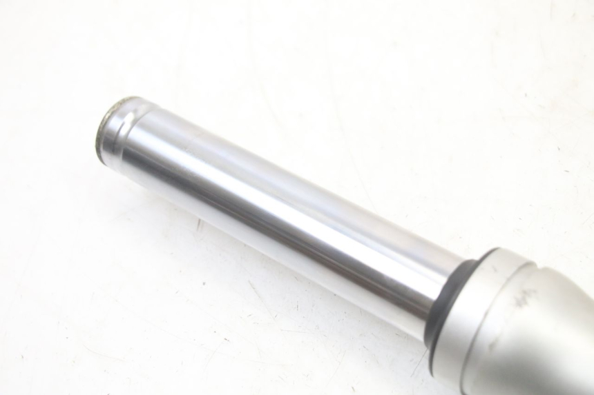 photo de STANDROHR LINK KYMCO GRAND DINK 125 (2008 - 2014) - Oberflächenzustand und Material