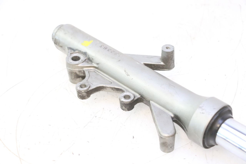 photo de STANDROHR LINK YAMAHA YP MAJESTY 125 (1998 - 2001) - Weitere Ansicht des Artikels