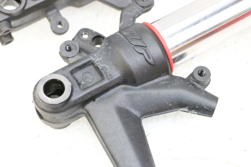 photo de STANDROHR HUSQVARNA SVARTPILEN 401 (2018 - 2023) - Charakteristische Merkmale