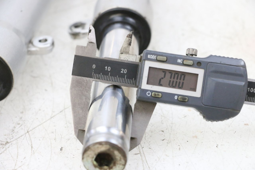 photo de STANDROHR PEUGEOT KISBEE 2T 50 (2010 - 2017) - Detailansicht des Bauteils