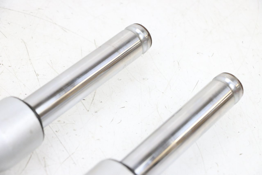 photo de STANDROHR PEUGEOT KISBEE 2T 50 (2010 - 2017) - Details der Befestigungspunkte