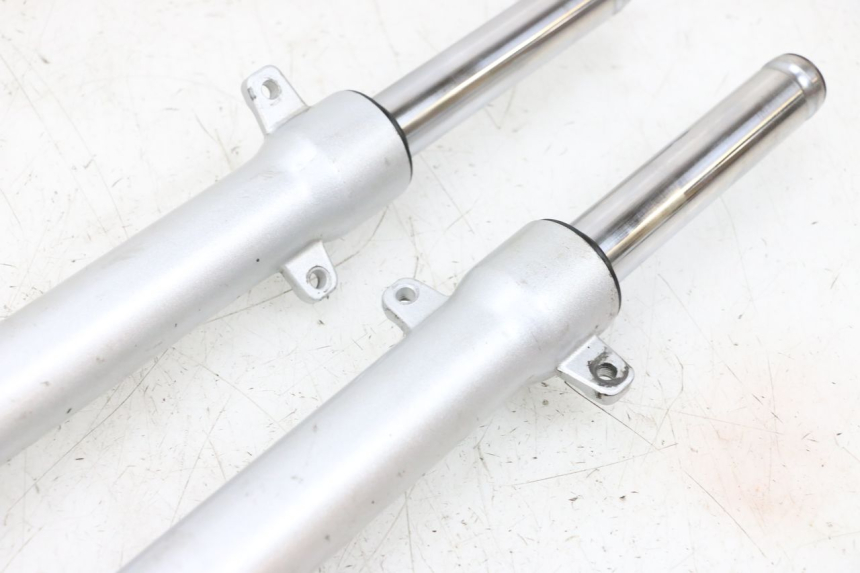 photo de STANDROHR PEUGEOT KISBEE 2T 50 (2010 - 2017) - Oberflächenzustand und Material